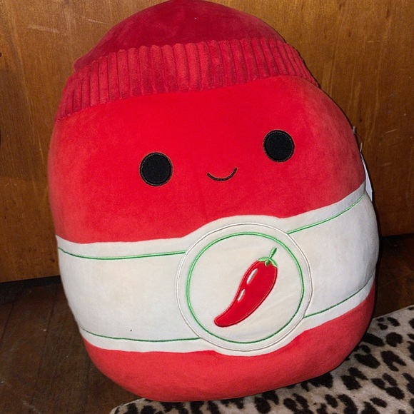 •SQUISHMALLOW•NWT 19" SRIRACHA "ILLIA" THE HOT SAUCE LARGE PLUSH STUFFED ANIMAL - Picture 3 of 10